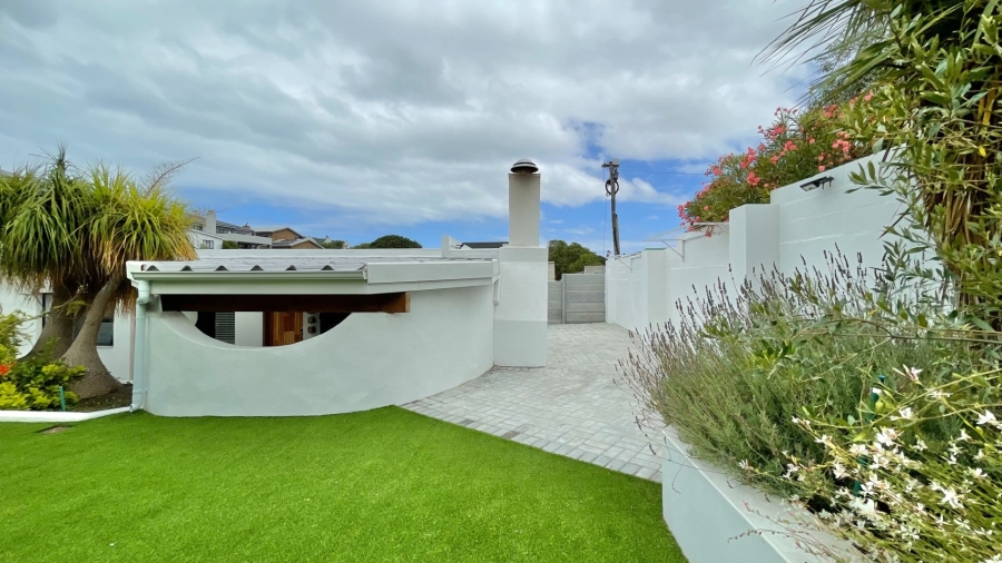 5 Bedroom Property for Sale in Gansbaai Central Western Cape